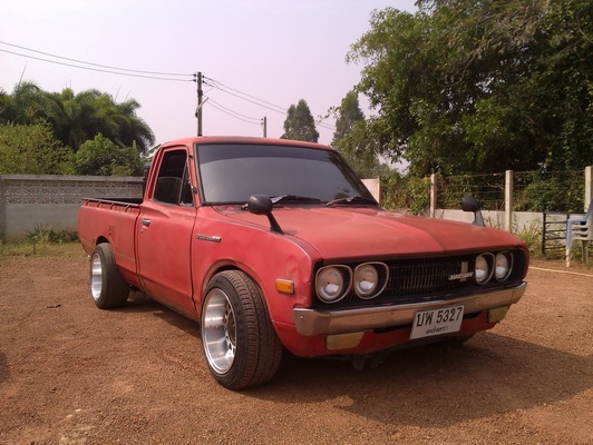 ขาย DATSUN 620  4ข ไฟท้ายนอน หน้าแว่น