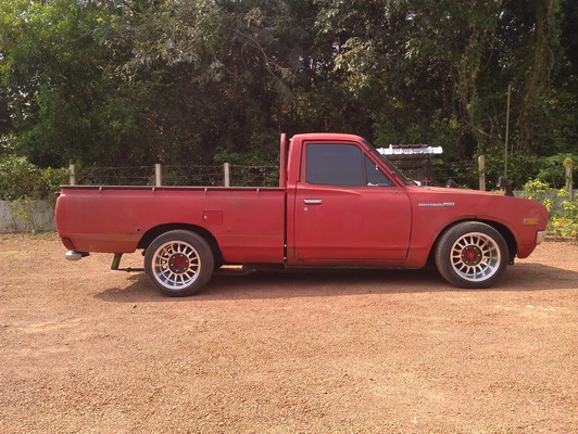 ขาย DATSUN 620  4ข ไฟท้ายนอน หน้าแว่น