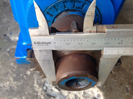 ขายมอเตอร์เกียร์ Flender Himmel ขนาด 3/4 HP. 380V อัตราทด 1:90 เพลาออก 15 รอบต่อนาที มีระบบเบรคในตัว วิ่งนิมมาก พร้อมใช้งาน มี 2 ตัวครับ