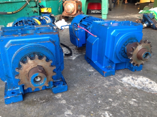 ขายมอเตอร์เกียร์ Flender Himmel ขนาด 3/4 HP. 380V อัตราทด 1:90 เพลาออก 15 รอบต่อนาที มีระบบเบรคในตัว วิ่งนิมมาก พร้อมใช้งาน มี 2 ตัวครับ