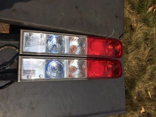 ขายไฟฟ้านิสสัน คิว ตัวขาวแดง