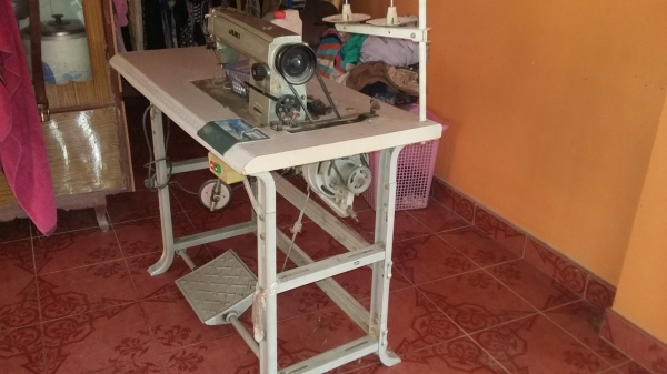 ขายจักรเย็บผ้าJUKI สภาพไหม่ครับพร้อมใช้งาน สมบูรณ์90กว่า\%