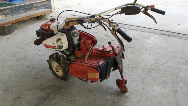 รถพรวนดิน MITSUBISHI รุ่น MM55 เก่าญี่ปุ่น เครื่องยนต์ติดง่าย สภาพสวย พร้อมใช้งาน มีเกียแบบตีเดินหน้าและเกียตีถอยหลัง รถพรวนดิน MITSUBISHI รุ่น MM55 เก่าญี่ปุ่น เครื่องยนต์ติดง่าย สภาพสวย พร้อมใช้งาน มีเกียแบบตีเดินหน้าและเกียตีถอยหลัง