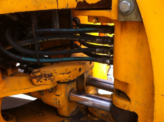ขาย รถตักหน้าขุดหลัง JCB 215S สภาพสวย นำเข้าจากประเทศสหรัฐอเมริกา  2 เพลา 4x4  92 แรงม้า ไม่เคยผ่านการใช้งานในไทย