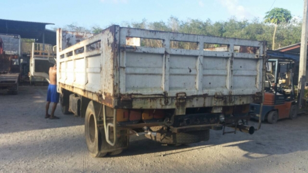 6ล้อกระบะเหล็ก KL340 ปี*2522 รถห้างแท้เดิมๆทั้งคัน เครื่องเดิมสวย เกียร์เดิม คัสซีสวยเอี่ยม เล่มทะเบียนพร้อม..