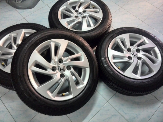 ล้อ JAZZ GK 15" พร้อมยาง GOODYEAR 175-65-15 ปี14 น้องๆป้ายแดง ตุ่มหน้ายางยังอยู่ลางๆ ชุดละ 8,900 บาท