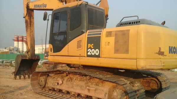 PC200-7 เล่มทะเบียน ปี*2010  ทำงาน8000 ชม นิดๆ เอวแน่นๆไม่ขยับ โซ่เต็ม ช่วงล่างสวย