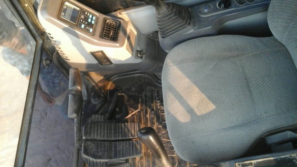 PC200-7 เล่มทะเบียน ปี*2010  ทำงาน8000 ชม นิดๆ เอวแน่นๆไม่ขยับ โซ่เต็ม ช่วงล่างสวย