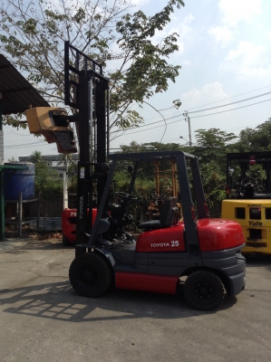 +++ ขายโฟล์คลิฟท์  TOYOTA 6FD25  ขนาด 2.5  ตัน  เครื่องยนต์ดีเซล  เสา 3 เมตร  เกียร์ออโตเมติค  งา 1,070  มม.  ยางตันครับ