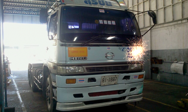 10ล้อหัวลาก2เพลา 260 แรงHINO FM2K ปี*2540รถห้างแท้ สภาพดี พร้อมใช้ สีไม่สวยเท่าไหร่ แต่รถดี รถเดิมๆ  เล่มพร้อม..(ดูหน้าเล่ม)