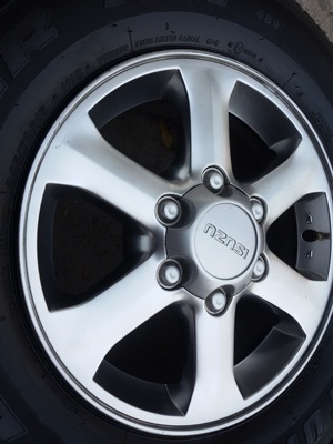 ขายล้อแม็กISUZU GOLD series16 พร้อมยาง245/70/16  4 ล้อ