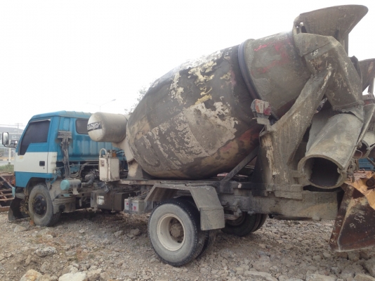 รถปะกอบโม่ปูน6ล้อพร้อมใช่งาน ไม่มีทะเบียน มีแอร รถสวยมาก