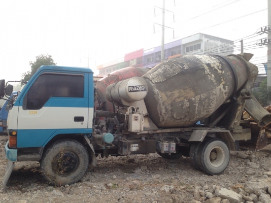 รถปะกอบโม่ปูน6ล้อพร้อมใช่งาน ไม่มีทะเบียน มีแอร รถสวยมาก