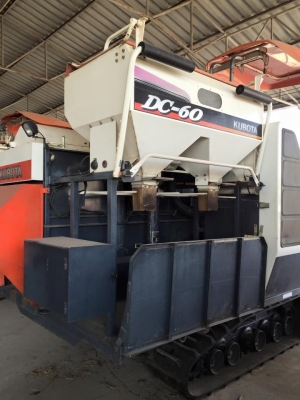 ขายรถเกี่ยวนวดข้าว DC 60 Plus สภาพเดิมๆ สวยๆ