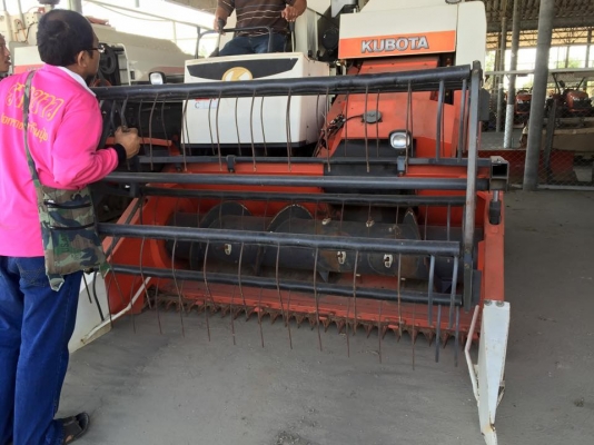 ขายรถเกี่ยวนวดข้าว DC 60 Plus สภาพเดิมๆ สวยๆ ขายรถเกี่ยวนวดข้าว DC 60 Plus สภาพเดิมๆ สวยๆ