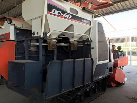 ขายรถเกี่ยวนวดข้าว DC 60 Plus สภาพเดิมๆ สวยๆ ขายรถเกี่ยวนวดข้าว DC 60 Plus สภาพเดิมๆ สวยๆ