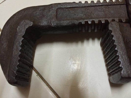 ขายประแจจับแป๊บรุ่นโบราณยี่ห้อDOWIDATผลิตที่made in germanyขนาดเบอร์18นิ้วครับ ขายประแจจับแป๊บรุ่นโบราณยี่ห้อDOWIDATผลิตที่made in germanyขนาดเบอร์18นิ้วครับ