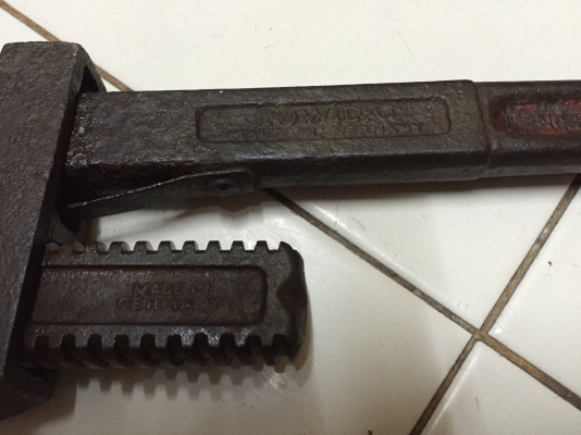 ขายประแจจับแป๊บรุ่นโบราณยี่ห้อDOWIDATผลิตที่made in germanyขนาดเบอร์18นิ้วครับ ขายประแจจับแป๊บรุ่นโบราณยี่ห้อDOWIDATผลิตที่made in germanyขนาดเบอร์18นิ้วครับ