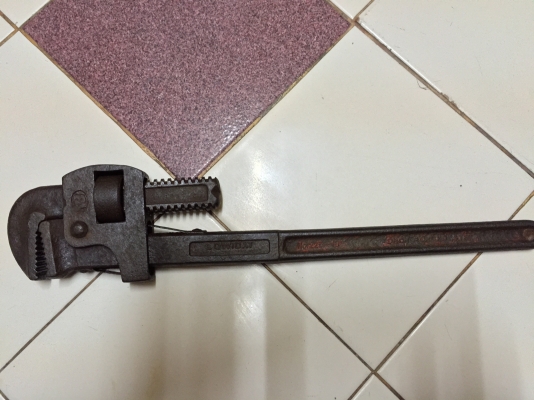 ขายประแจจับแป๊บรุ่นโบราณยี่ห้อDOWIDATผลิตที่made in germanyขนาดเบอร์18นิ้วครับ