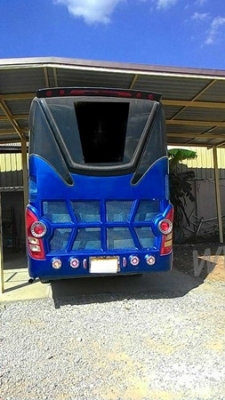 รถบัส ยี่ห้อ ISUZU   195  แรงม้า  ปีจดทะเบียน 2524