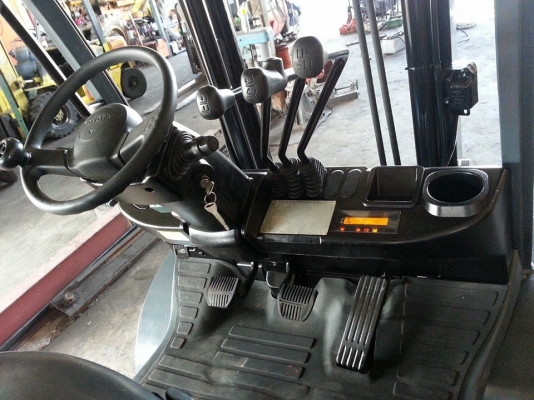 ฟอล์คลิฟต์ 2.5 ตัน  TOYOTA 8FD25  รถปี 2008 รถนอกเก่าญี่ปุ่น