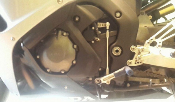 ขายCbr1000ปี2007สภาพสวยมากๆๆนางฟ้าชัดๆไม่เคยชนหรือล้ม สีเดิมสติ๊กเกอร์เดิมโรงงานมาพร้อมของแต่ง