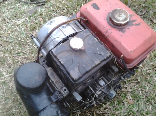 ขายตามสภาพเครื่องคูโบต้า2สูบ14แรงเครื่องติดนิมไว้ใส่อีแตนลดเหลือ15500บาท ขายตามสภาพเครื่องคูโบต้า2สูบ14แรงเครื่องติดนิมไว้ใส่อีแตนลดเหลือ15500บาท