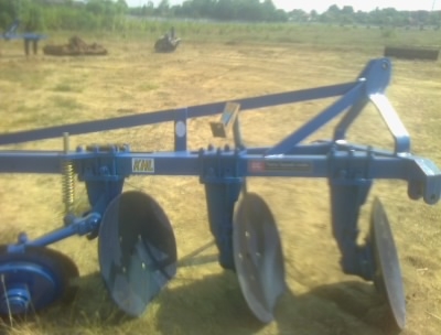 ขายรถไถFORD  NEWHOLLAND รุ่นTS90รถ กรองใหญ่สนใจ0810076640