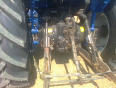 ขายรถไถFORD  NEWHOLLAND รุ่นTS90รถ กรองใหญ่สนใจ0810076640