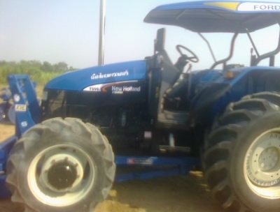 ขายรถไถFORD  NEWHOLLAND รุ่นTS90รถ กรองใหญ่สนใจ0810076640