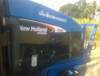 ขายรถไถFORD  NEWHOLLAND รุ่นTS90รถ กรองใหญ่สนใจ0810076640