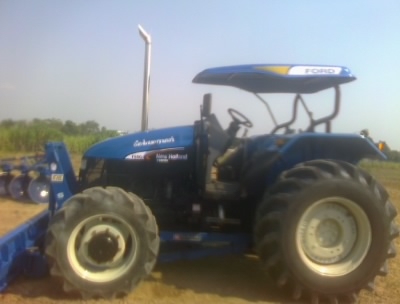 ขายรถไถFORD  NEWHOLLAND รุ่นTS90รถ กรองใหญ่สนใจ0810076640