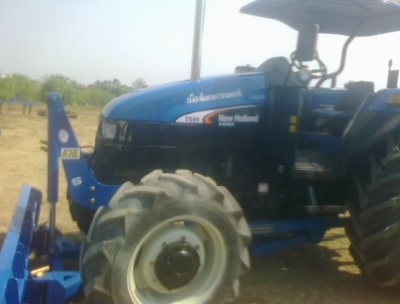 ขายรถไถFORD  NEWHOLLAND รุ่นTS90รถ กรองใหญ่สนใจ0810076640