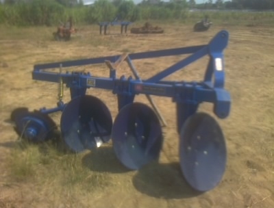 ขายรถไถFORD  NEWHOLLAND รุ่นTS90รถ กรองใหญ่สนใจ0810076640