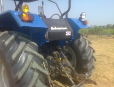 ขายรถไถFORD  NEWHOLLAND รุ่นTS90รถ กรองใหญ่สนใจ0810076640