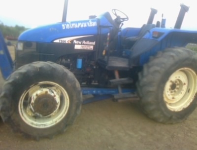 ขายรถไถFORD  NEWHOLLAND รุ่นTS90ปี02แท้ห้างรถดีสีเดิมๆสนใจ0810076640