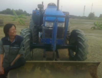 ขายรถไถFORD NEWHOLLAND รุ่นTS90ปี02แท้ห้างรถดีสีเดิมๆสนใจ0810076640 ขายรถไถFORD NEWHOLLAND รุ่นTS90ปี02แท้ห้างรถดีสีเดิมๆสนใจ0810076640