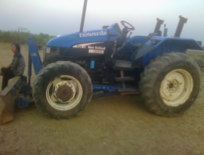 ขายรถไถFORD NEWHOLLAND รุ่นTS90ปี02แท้ห้างรถดีสีเดิมๆสนใจ0810076640 ขายรถไถFORD NEWHOLLAND รุ่นTS90ปี02แท้ห้างรถดีสีเดิมๆสนใจ0810076640