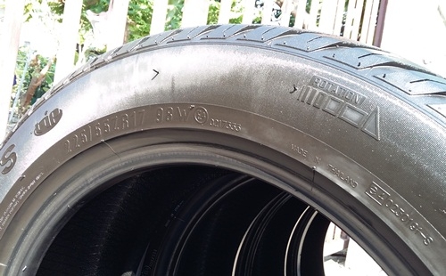 ยาง,225-55-17 MAXXIS MA-V1 ดอกหนาปี12แก่ๆสี่เส้น 3,500