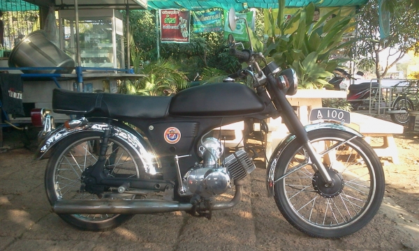 ขาย A100 สภาพหล่อๆ เครื่องวิ่งดี ไม่มีปัญหา (มีเอกสารหน้าเล่ม+ใบซื้อขาย) ค่าตัว 9500 บาท สนใจโทรมาสอบถามได้ครับ 089-8054390 / 083-9008343 โอ๋ อยู่จังหวัด ลพบุรี ++ ฝากติดตามกลุ่มด้วยน่ะครับ ++