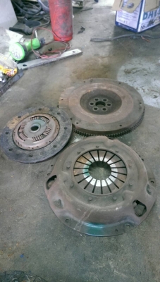 ฟลายวีล+หวีครัช+ผ้าครัช  RB20DET SR20DET ชุดละ1000บาทครับ TEL0890671028อยู่ดอนเมืองครับ