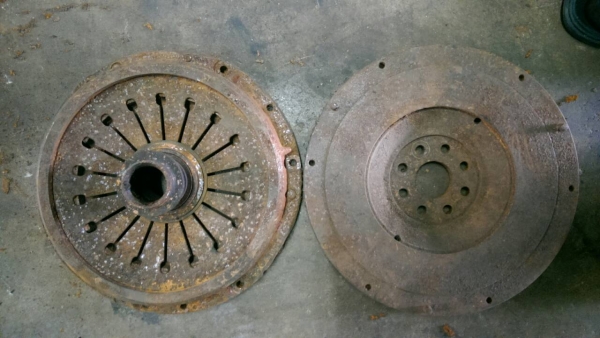 ฟลายวีล+หวีครัช+ผ้าครัช  RB20DET SR20DET ชุดละ1000บาทครับ TEL0890671028อยู่ดอนเมืองครับ