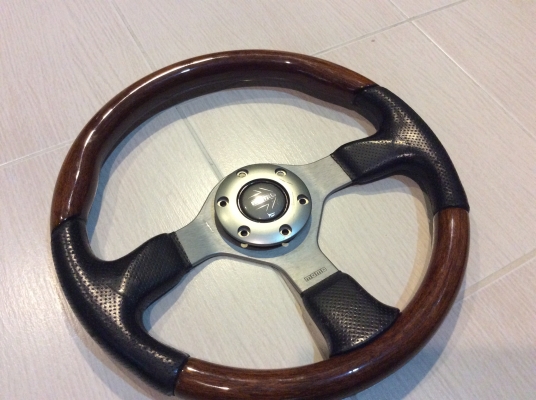 ขายพวงมาลัย momo แท้