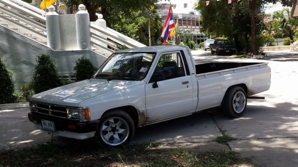 ไฮลักซ์ ฮีโร่ ปี1987 แต่งคลาสิก สีสวยๆลดเหลือ65000 ไฮลักซ์ ฮีโร่ ปี1987 แต่งคลาสิก สีสวยๆลดเหลือ65000