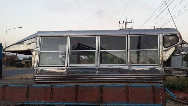 ขายหลังคา กระจกแสตนเลสใส่รถ4ล้อบรรทุก เบาะครบ สภาพพร้อมใช้งานเหล็กดี ขายหลังคา กระจกแสตนเลสใส่รถ4ล้อบรรทุก เบาะครบ สภาพพร้อมใช้งานเหล็กดี