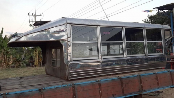 ขายหลังคา กระจกแสตนเลสใส่รถ4ล้อบรรทุก เบาะครบ สภาพพร้อมใช้งานเหล็กดี