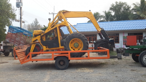 ขายรถคีบอ้อยครับ สนใจติดต่อมาเลยครับ