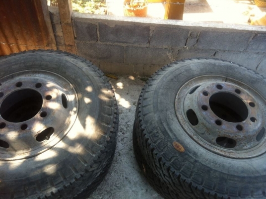 ขออนุญาติขายยางครับ 9.00-20 BRIDGE STONE 4เส้น ยางหล่อดอก(หล่อเย็น) พร้อมกระทะ สภาพ90\%