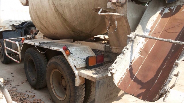 HINO ZM 260 HP EK100 รถโม่ปูน แบบตรง 6 คิว รถสภาพดีมากครับพร้อมใช้งานได้เลย เครื่องยนต์เดิมๆเกียร์เดิมแรงดีไม่เยิ้ม หัวเก๋งไม่ผุภายในคอนโซลครบพร้อม พวงมาลัยเพาเวอร์ ระบบเบรคทริ๊ปฟี้ ช่วงล่างอย่างใหญ่คัชซีไม่บวม เอกสารทะเบียนครบพร้อม ราคาต่อรองได้ครับ