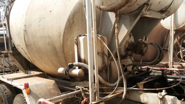 HINO ZM 260 HP EK100 รถโม่ปูน แบบตรง 6 คิว รถสภาพดีมากครับพร้อมใช้งานได้เลย เครื่องยนต์เดิมๆเกียร์เดิมแรงดีไม่เยิ้ม หัวเก๋งไม่ผุภายในคอนโซลครบพร้อม พวงมาลัยเพาเวอร์ ระบบเบรคทริ๊ปฟี้ ช่วงล่างอย่างใหญ่คัชซีไม่บวม เอกสารทะเบียนครบพร้อม ราคาต่อรองได้ครับ